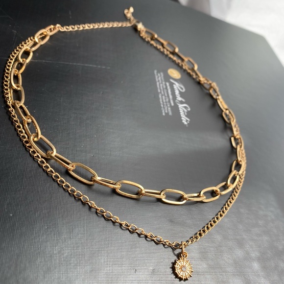 Gold overlapping necklaces - Picture 2 of 3